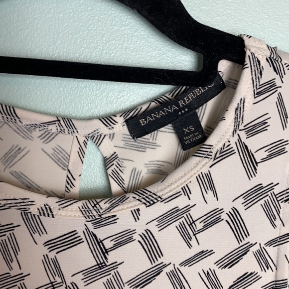 Banana Republic Sleeveless Top / Tank Size XS - Picture 2 of 7